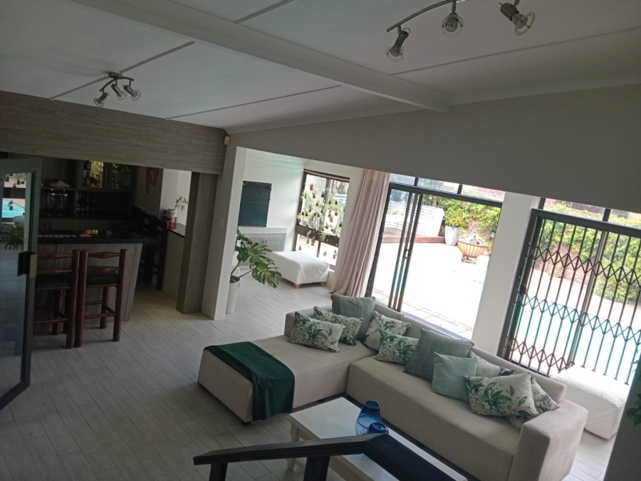 6 Bedroom Property for Sale in Gonubie Eastern Cape